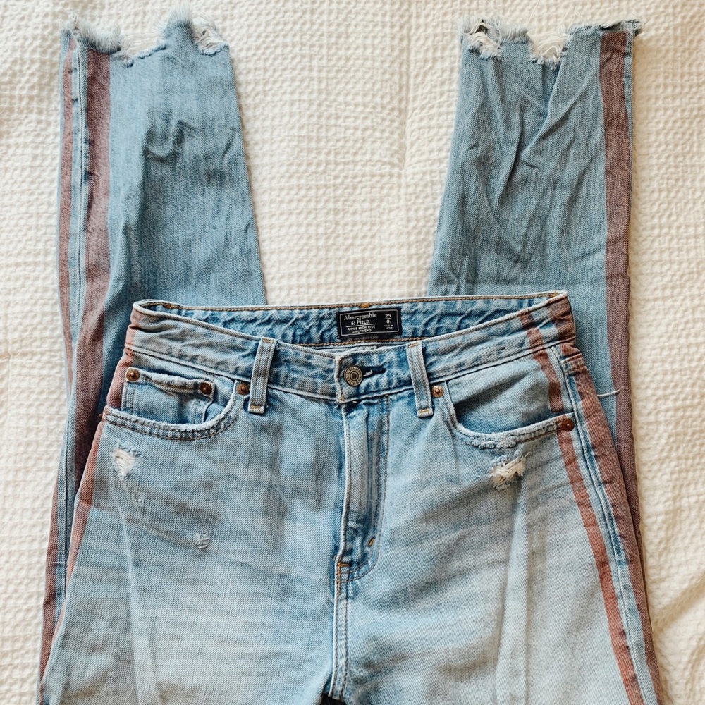 Abercrombie & Fitch Annie High-Rise Mom Jeans